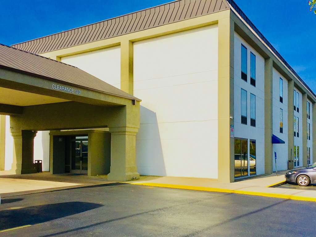 Motel 6 - Newest - Ultra Sparkling Approved - Chiropractor Approved Beds - New Elevator - Robotic Massages - New 2023 Amenities - New Rooms - New Flat Screen Tvs - All American Staff - Walk To Longhorn Steakhouse And Ruby Tuesday - Book Today And Sav キングスランド エクステリア 写真